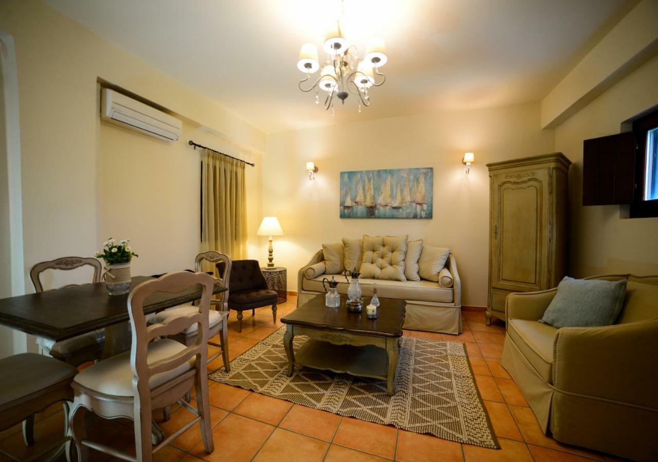 Focalion Castle Luxury Suites Pyrgos Dirou Экстерьер фото