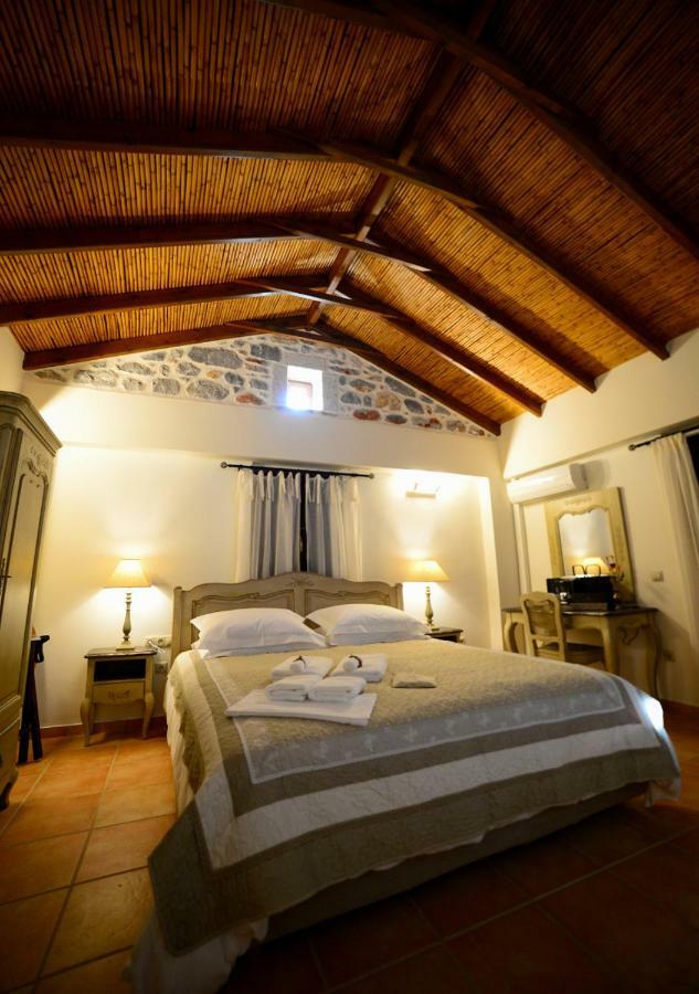 Focalion Castle Luxury Suites Pyrgos Dirou Экстерьер фото